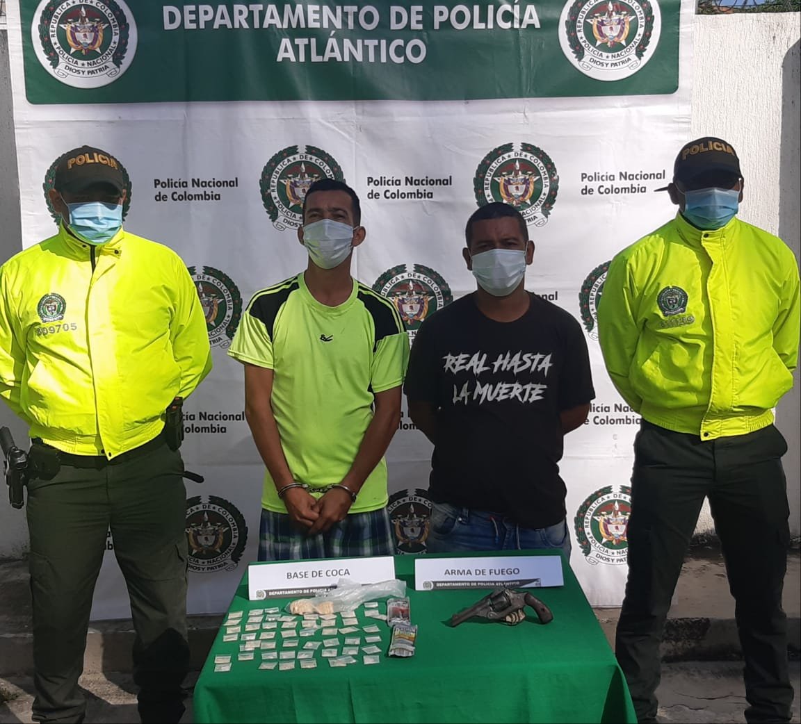 Capturan a dos con droga y un revólver - Voz de Oriente