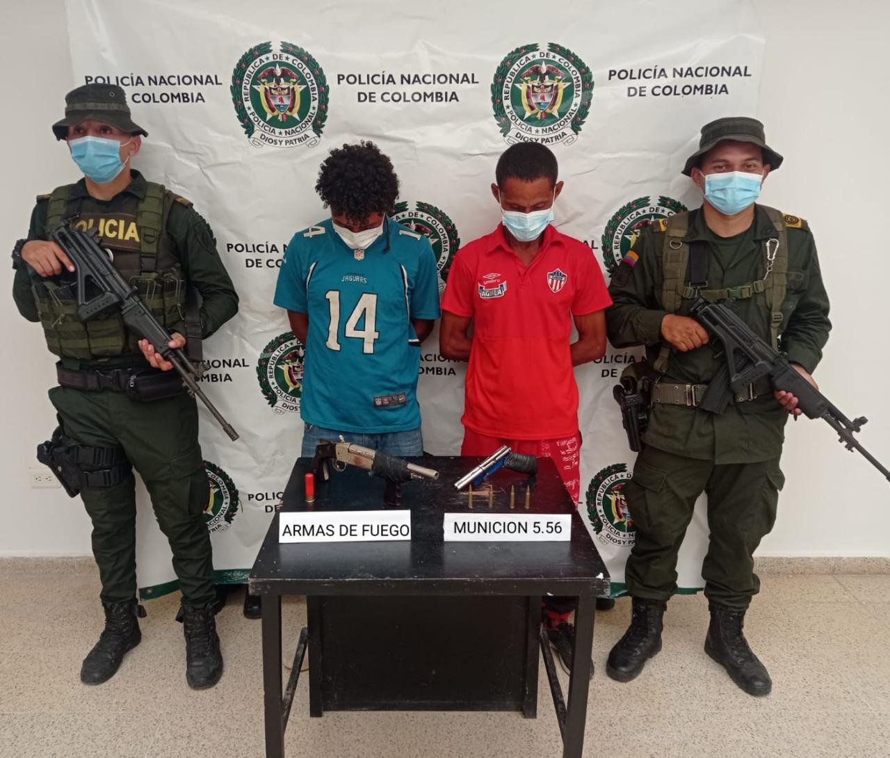 Dos capturados con un arma de fuego en barrio La Arenosa de Santo Tomás ...